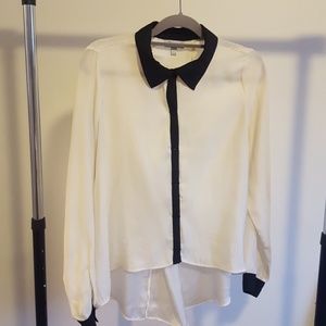 Gorgeous and figure-flattering hi/low blouse!